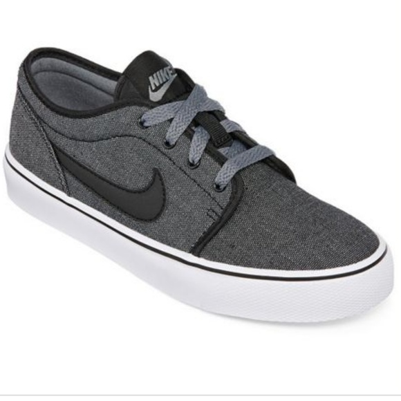 nike low profile shoes